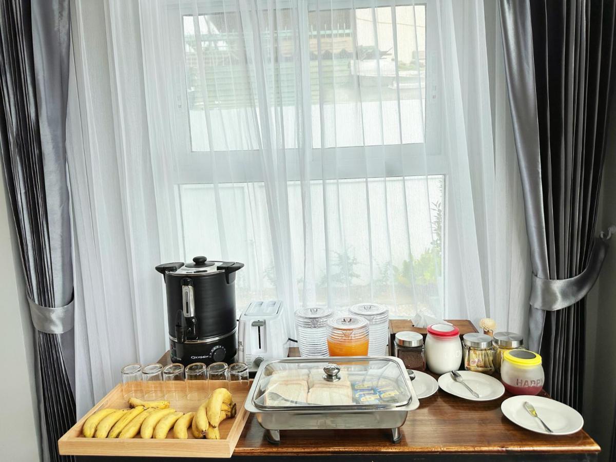 The White House Rachamankha เดอะ ไวท์เฮ้าส์ ราชมรรคา Hostel Chiang Mai Ngoại thất bức ảnh