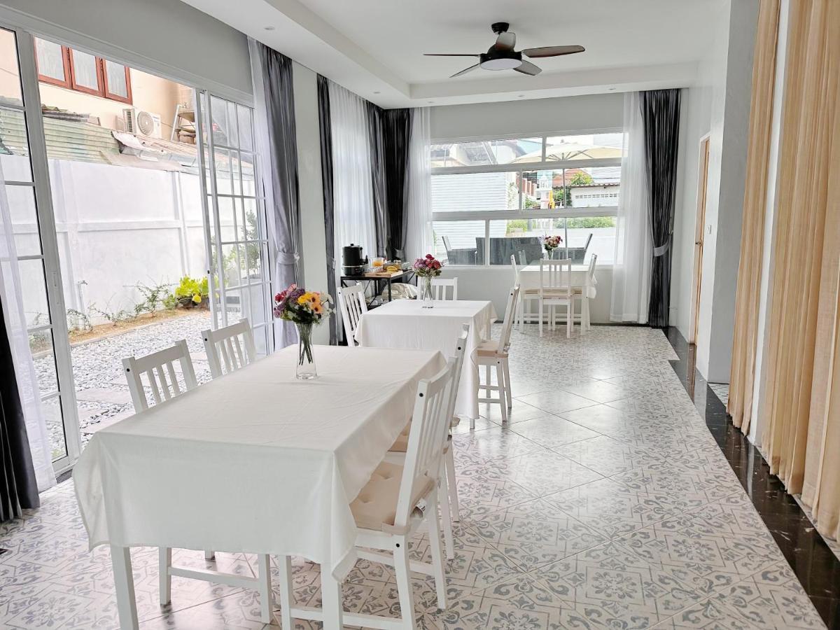 The White House Rachamankha เดอะ ไวท์เฮ้าส์ ราชมรรคา Hostel Chiang Mai Ngoại thất bức ảnh