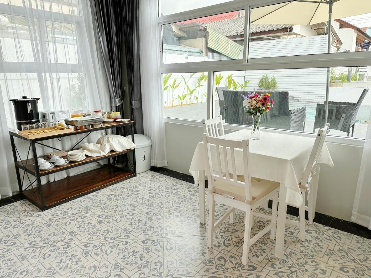 The White House Rachamankha เดอะ ไวท์เฮ้าส์ ราชมรรคา Hostel Chiang Mai Ngoại thất bức ảnh